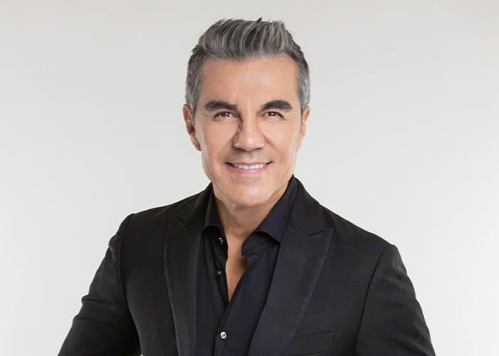 Adrián Uribe
