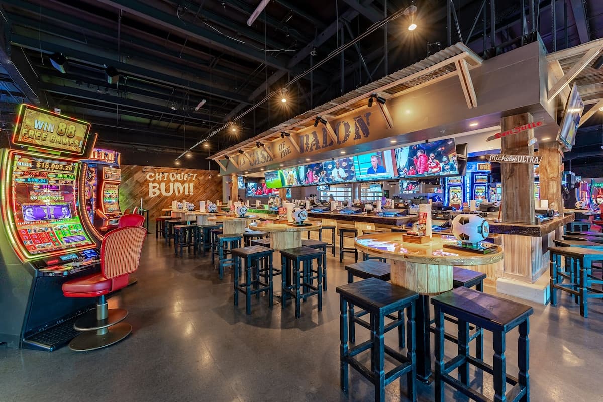 Ojos Locos Sports Cantina y Casino - 1