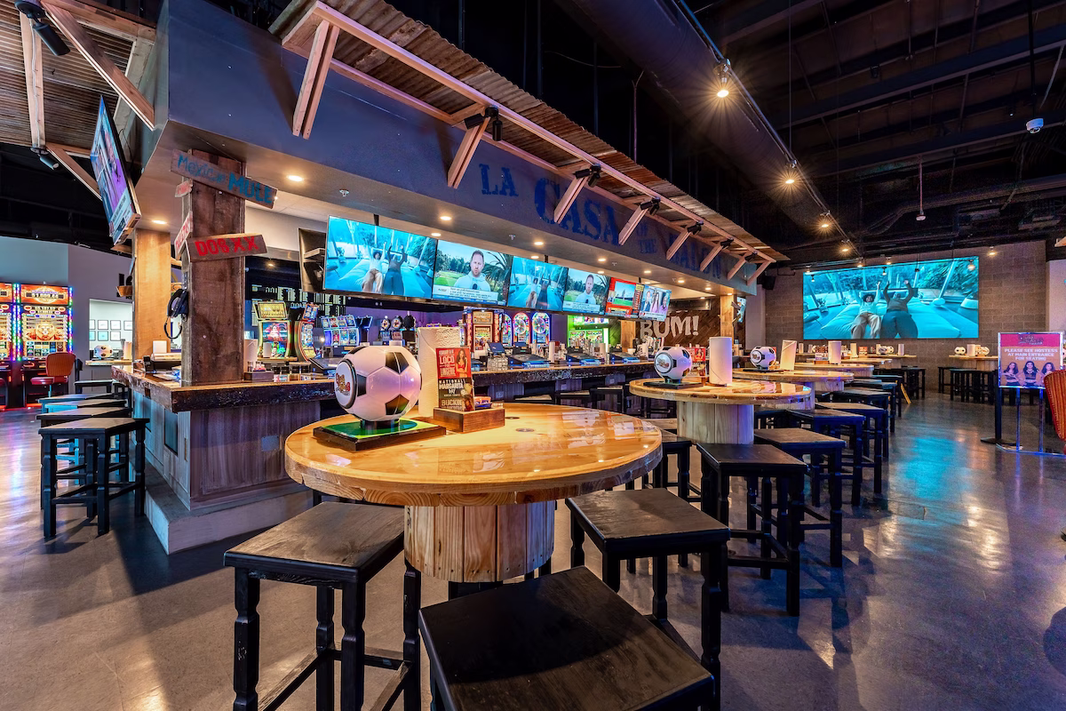 Ojos Locos Sports Cantina y Casino - 2