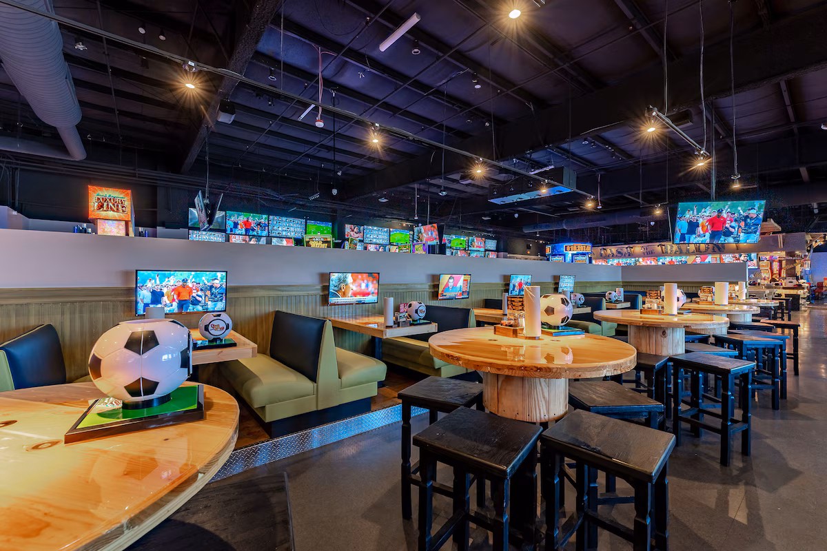 Ojos Locos Sports Cantina y Casino - 6
