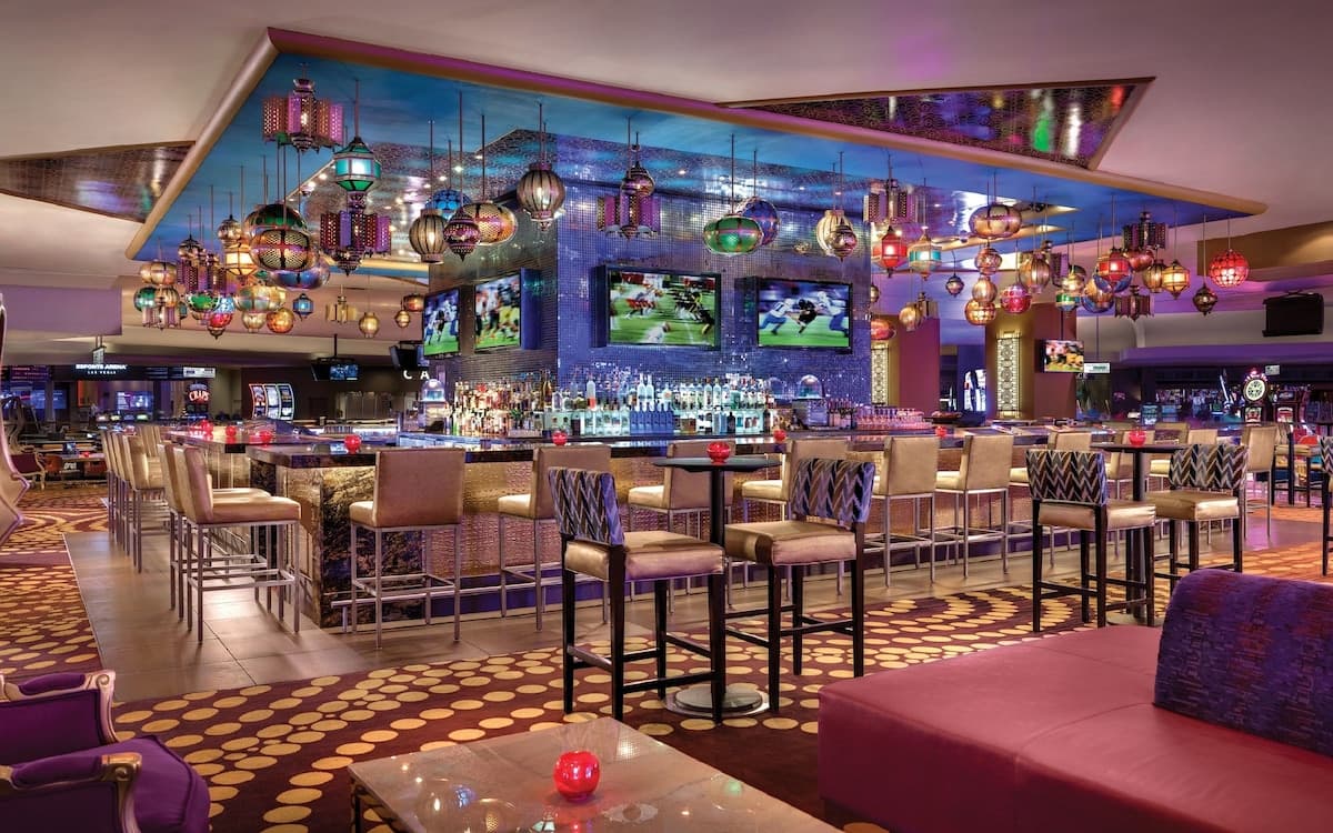 Luxor Hotel & Casino - 5