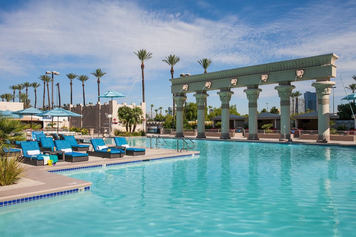 Luxor Hotel & Casino 21