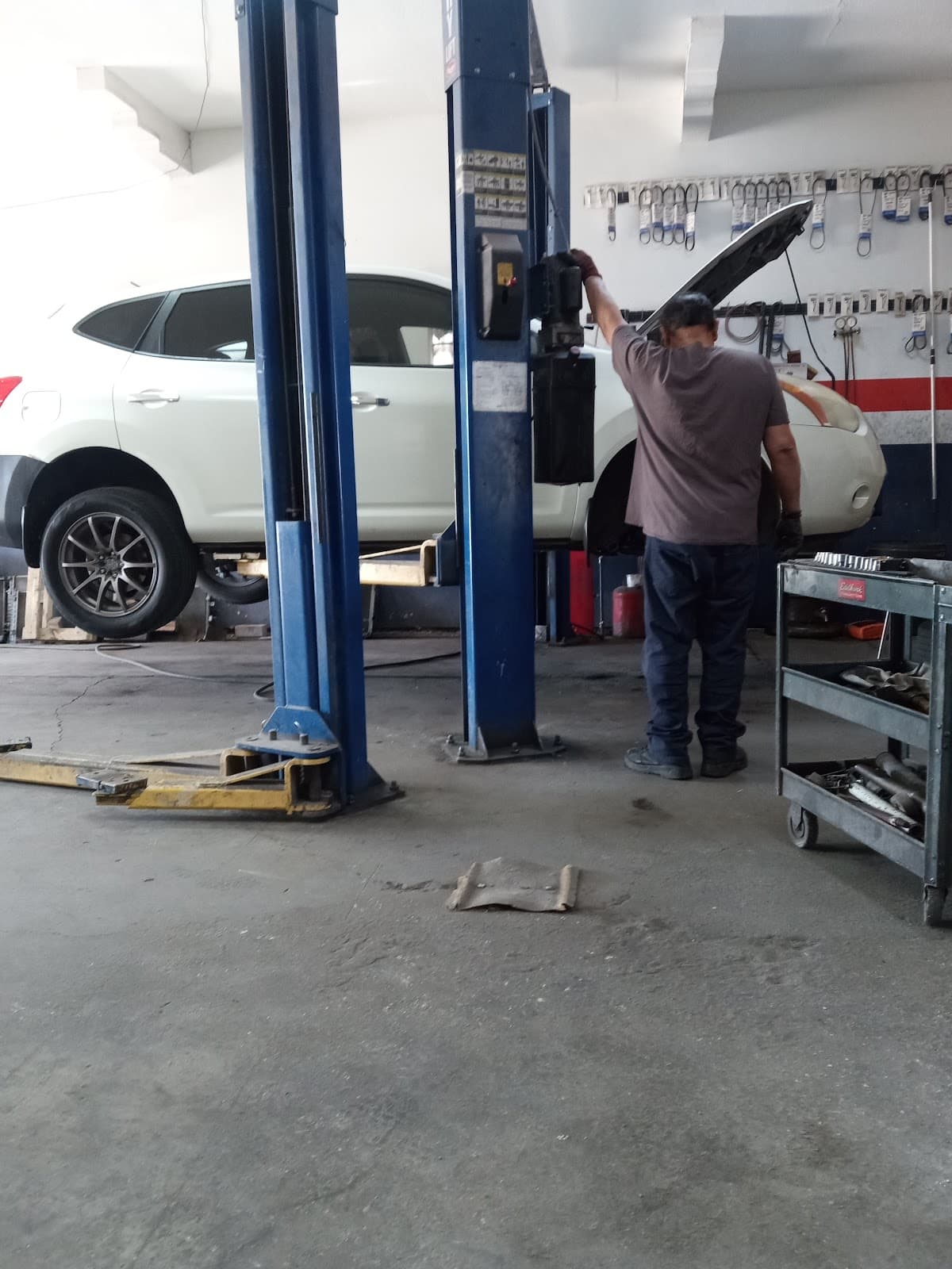 Latino's Auto Services 2