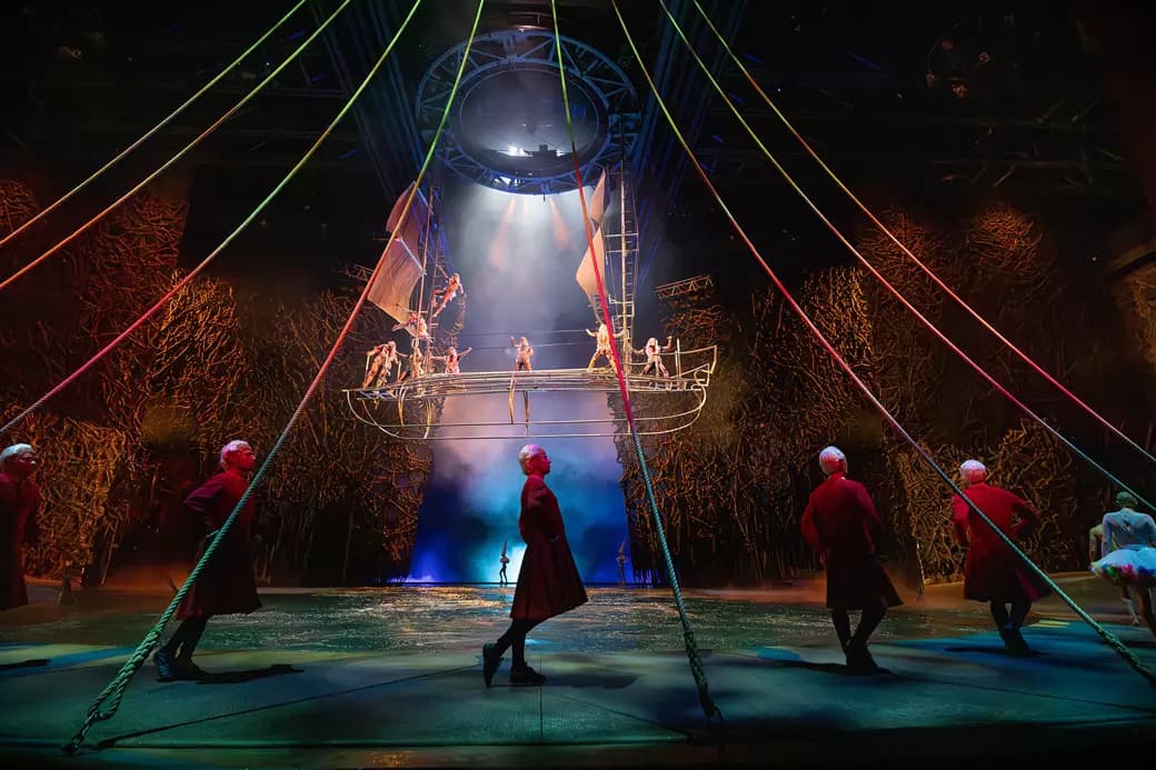 "O" by Cirque du Soleil - 7