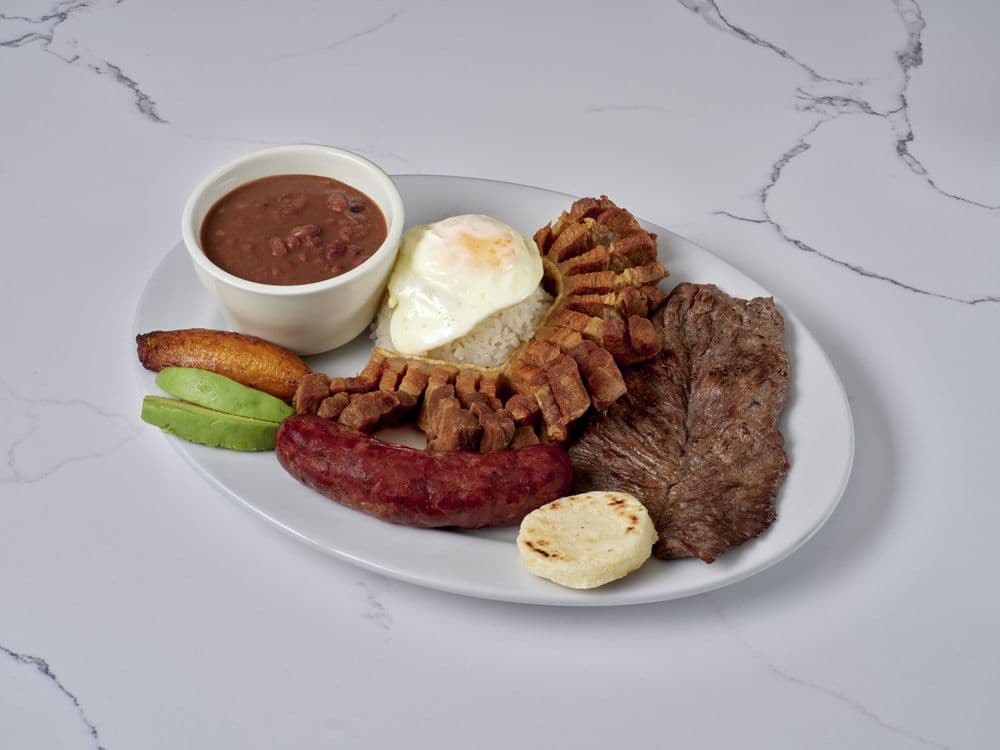 Aracely's Sazón Colombiano - 3
