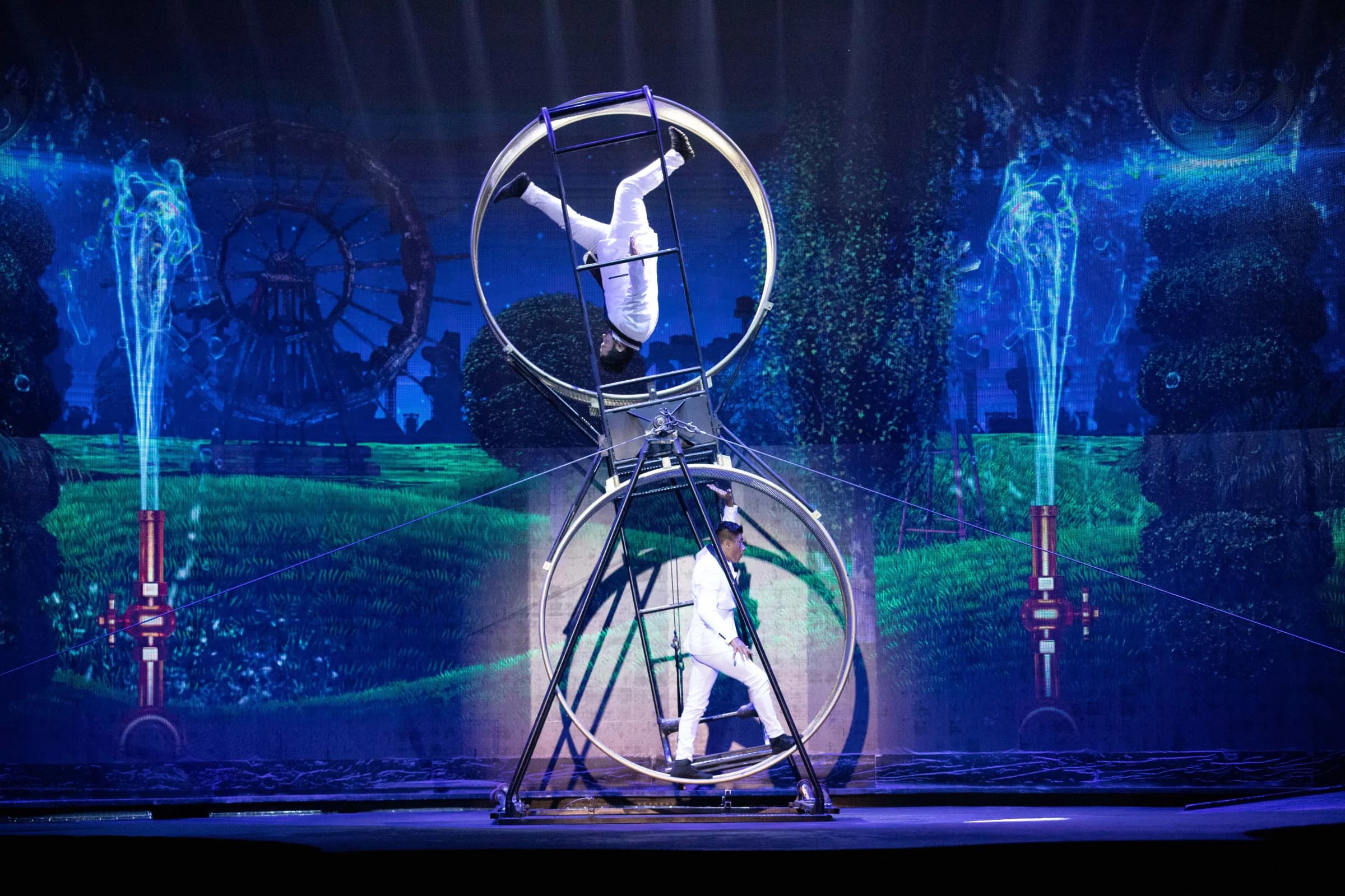 WOW – The Vegas Spectacular - 1